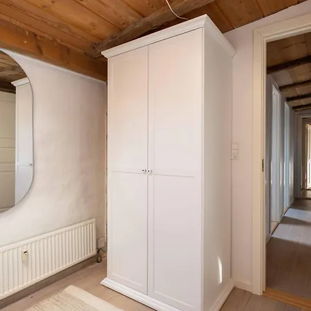 Charming 4br Duplex In Nørrebro